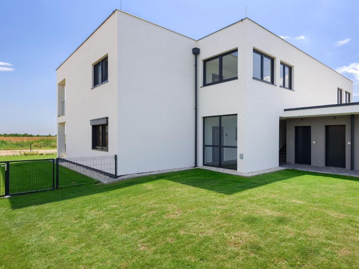 Apartment With Pool, Roof Terrace, Garden Zsira Luaran gambar