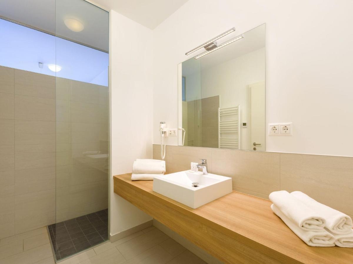Apartment With Pool, Roof Terrace, Garden Zsira Luaran gambar